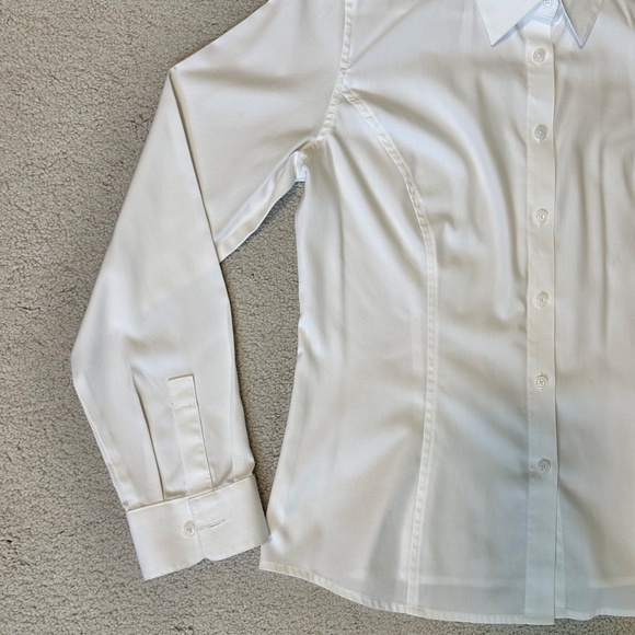 Women's Long Sleeved Button Down White Shirt; Size Medium - Picture 3 of 6